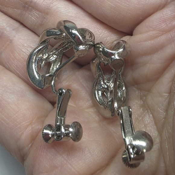 Elegant Silver toned braided Chunky Hoop clip on screw back Earrings - Picture 5 of 9